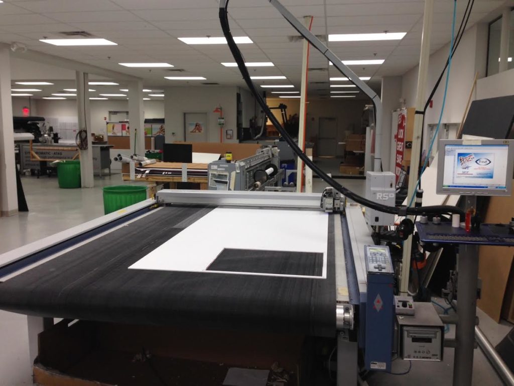 Used ZUND G3 Series L2500cv Digital Flatbed Cutter router for Sale