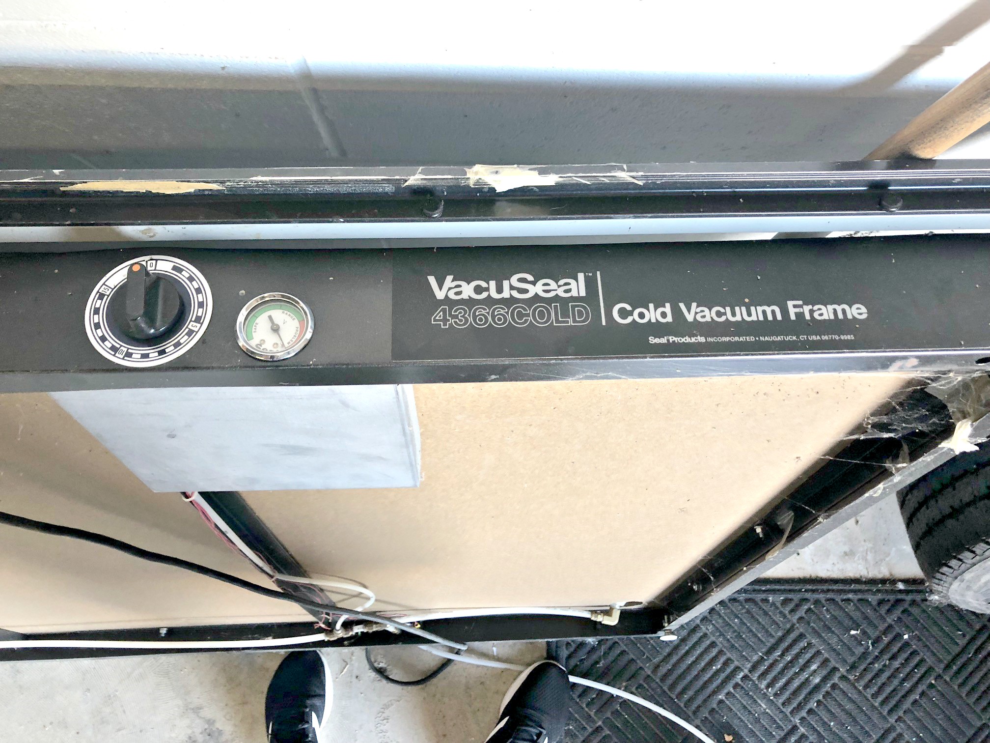 VacuSeal 4366 Cold Vacuum Dry Mount Press (Used) Item # UFE-M1782
