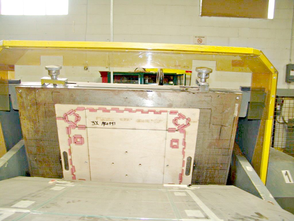 Brausse 32″ x 44″ Clamshell Die Cutter (used) Item # UGW-48  (Canada)