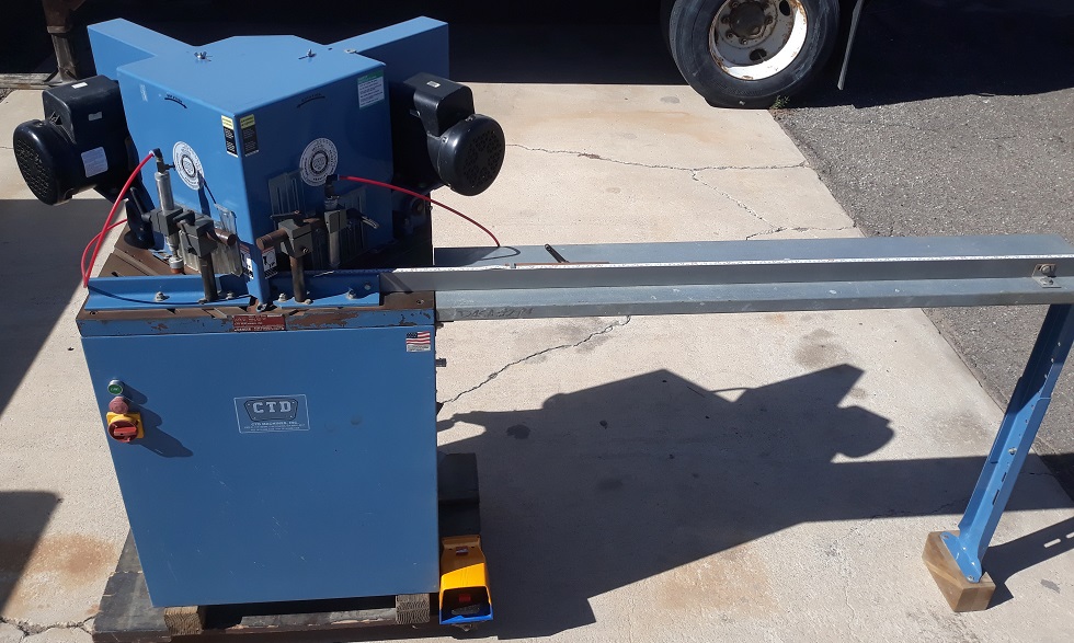 CTD D45X Double Mitre Saw (used) Item # UFE-3274 (AZ)