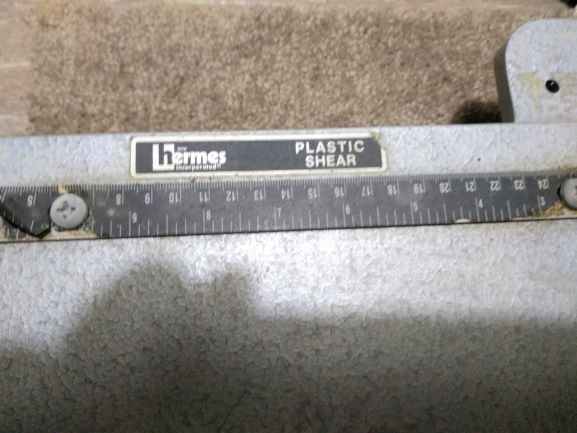 New Hermes Plastic Table Shear Cutter (used) Item # UE-61 (Ohio)