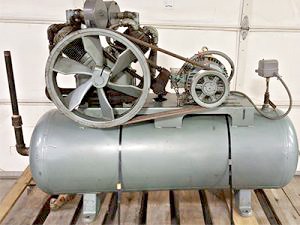 Champion 10 HP Air Compressor (Used) Item # UE-050720A (Wisconsin)