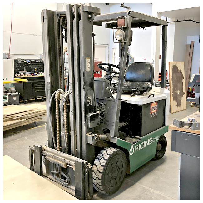TCM 5,000 lb Electric Forklift w/ Bassi 48 Volt Battery Charger (Used) Item # UE-071520C (Canada)