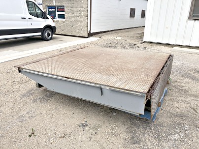 Power Dock Lift (Used) Item # UE-081820A (Canada)