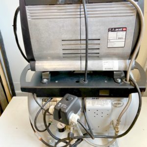 Jun-Air Silent Air Compressor (Used) Item # UE-080620A (Oregon)