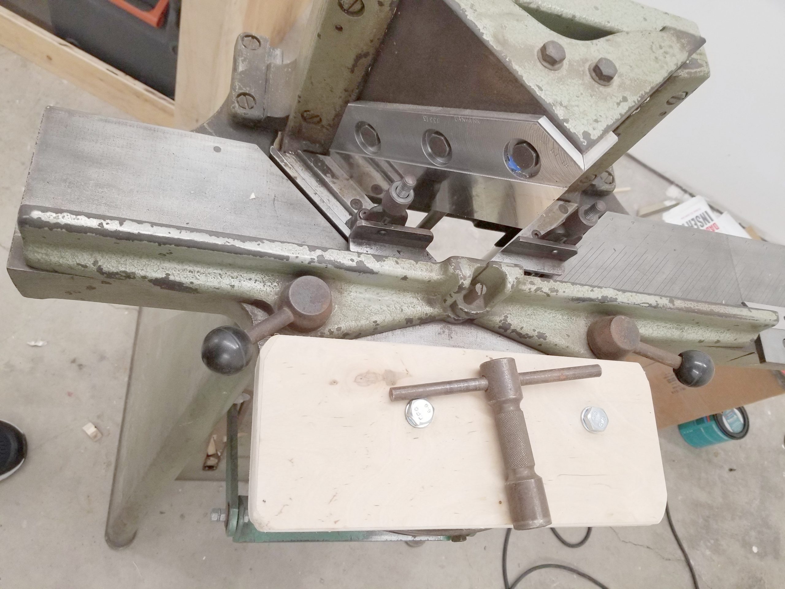 Picture Framing Equipment Lot: Mitre Mite VN2+1 Vnailer & Morso Chopper (used) Item # UE-112720A (New York)