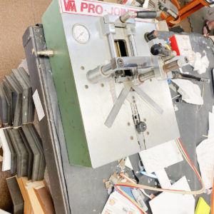 Equipment Lot: VM Pro Joiner Underpinner, Seal Masterpiece 500T Dry Mount Press & P200 Strapping Machine (Used) Item # UE-021022A (Alabama)