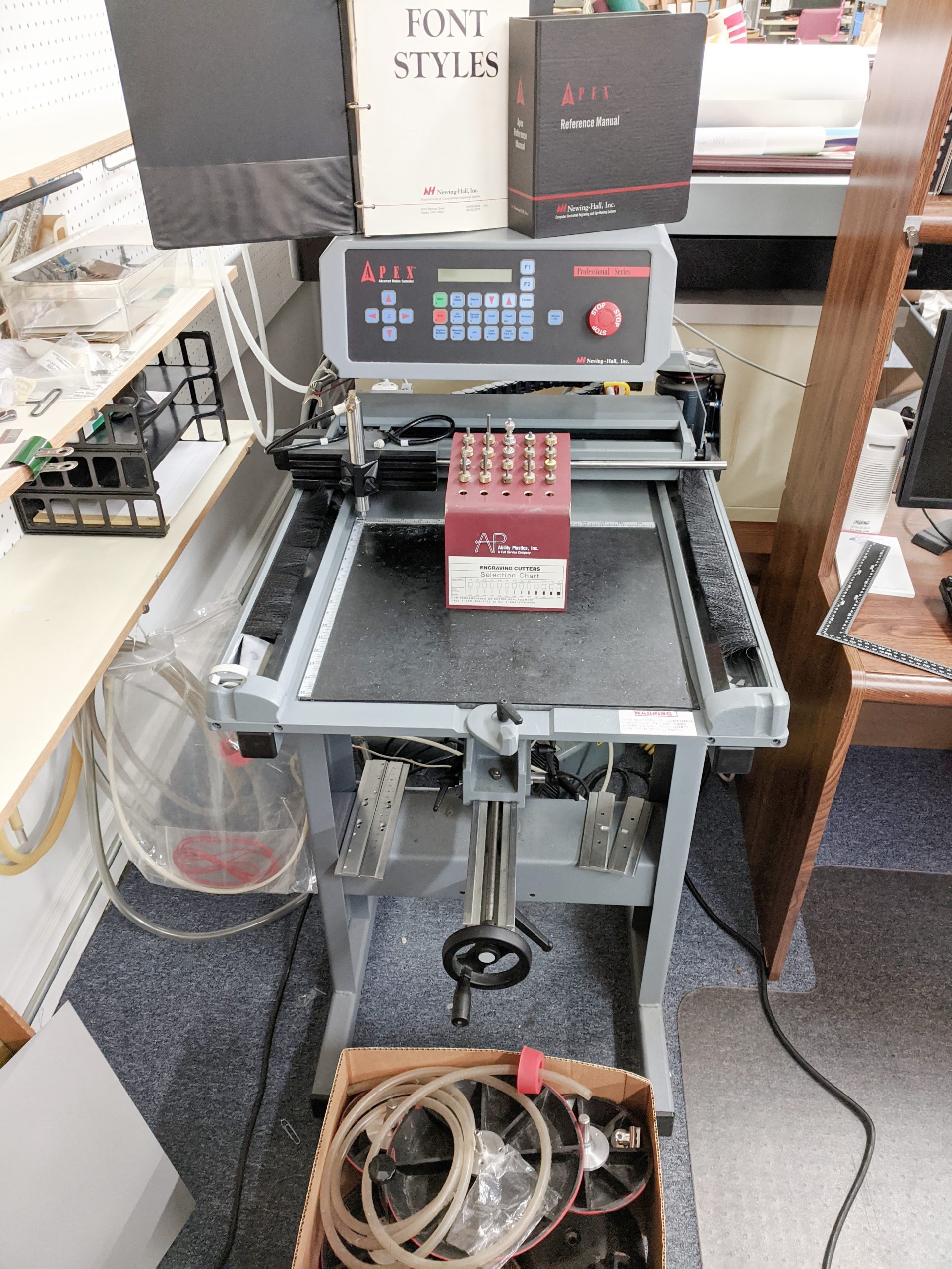 Equipment Lot: Wizard 9000 CMC Mat Cutter & Vacuseal 3648H Vacuum Press (used) Item # UE-080221A (North Carolina)