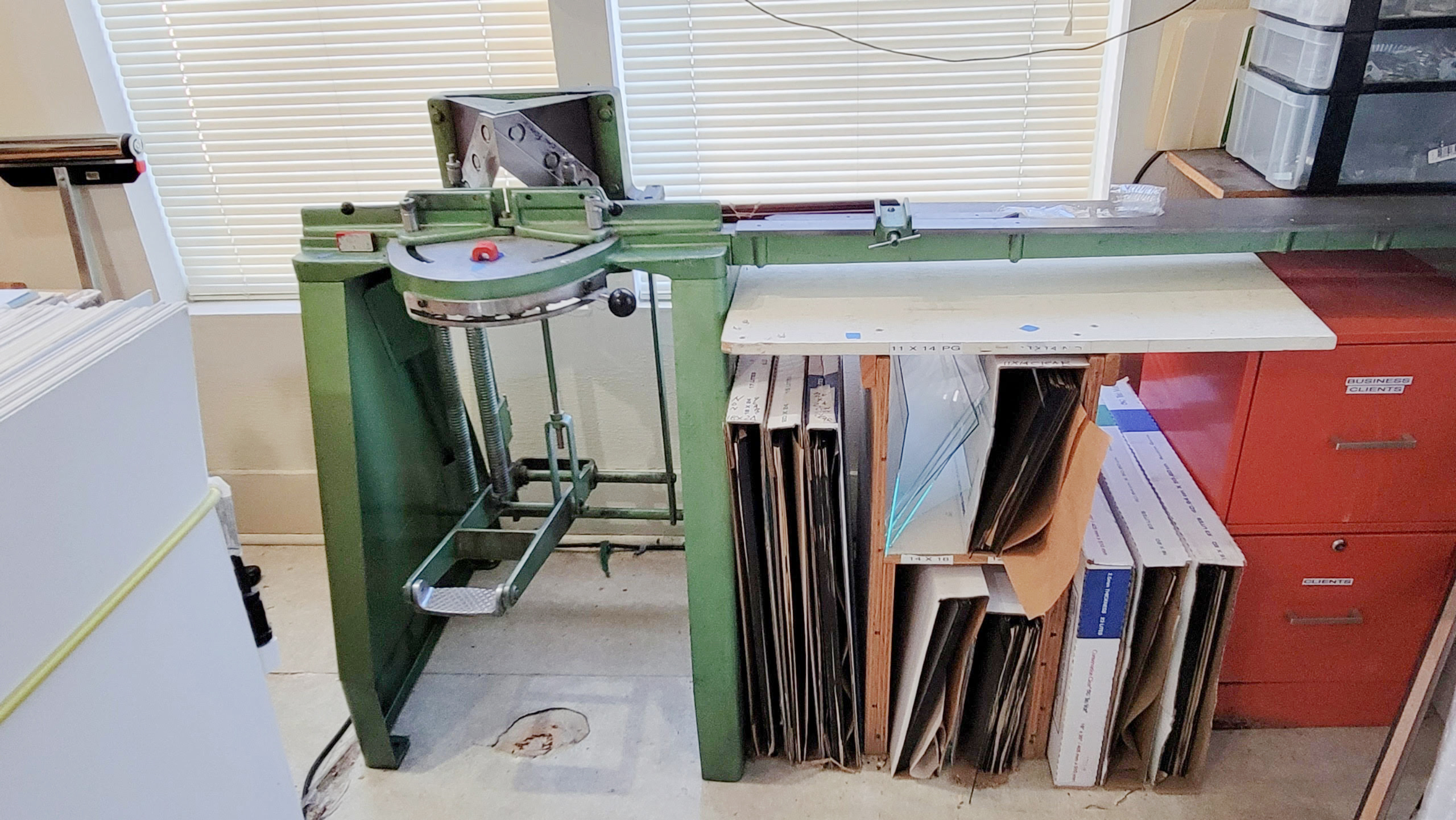 Equipment Lot: Wizard 8000 Mat Cutter, Seal 500T Press & Jyden Chopper (used) Item # UE-010722B (Texas)