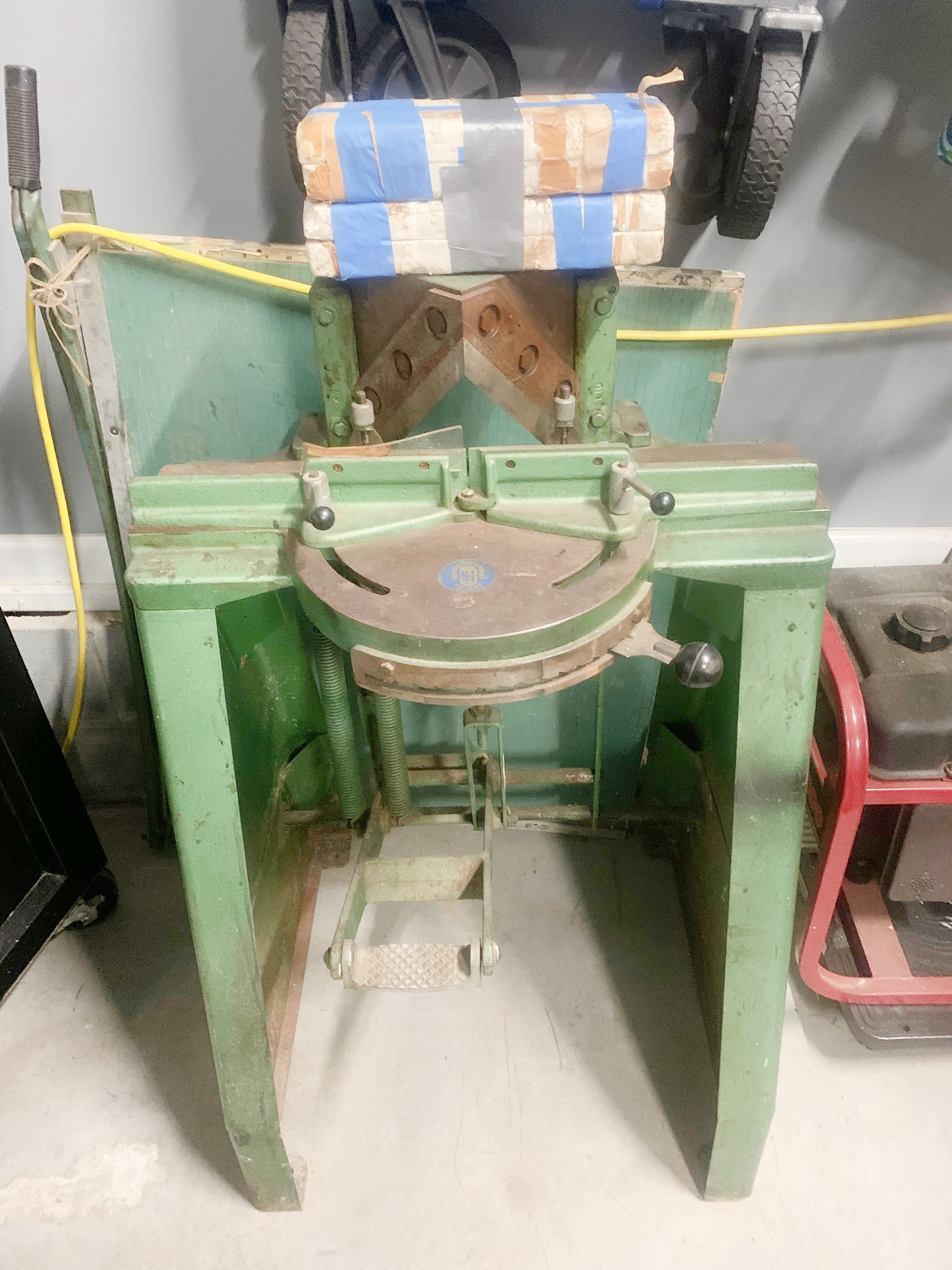 Equipment Lot: Stanley Framing Vises, Jyden Chopper & Chopper Blades (Used) Item # UE-121721A (North Carolina)