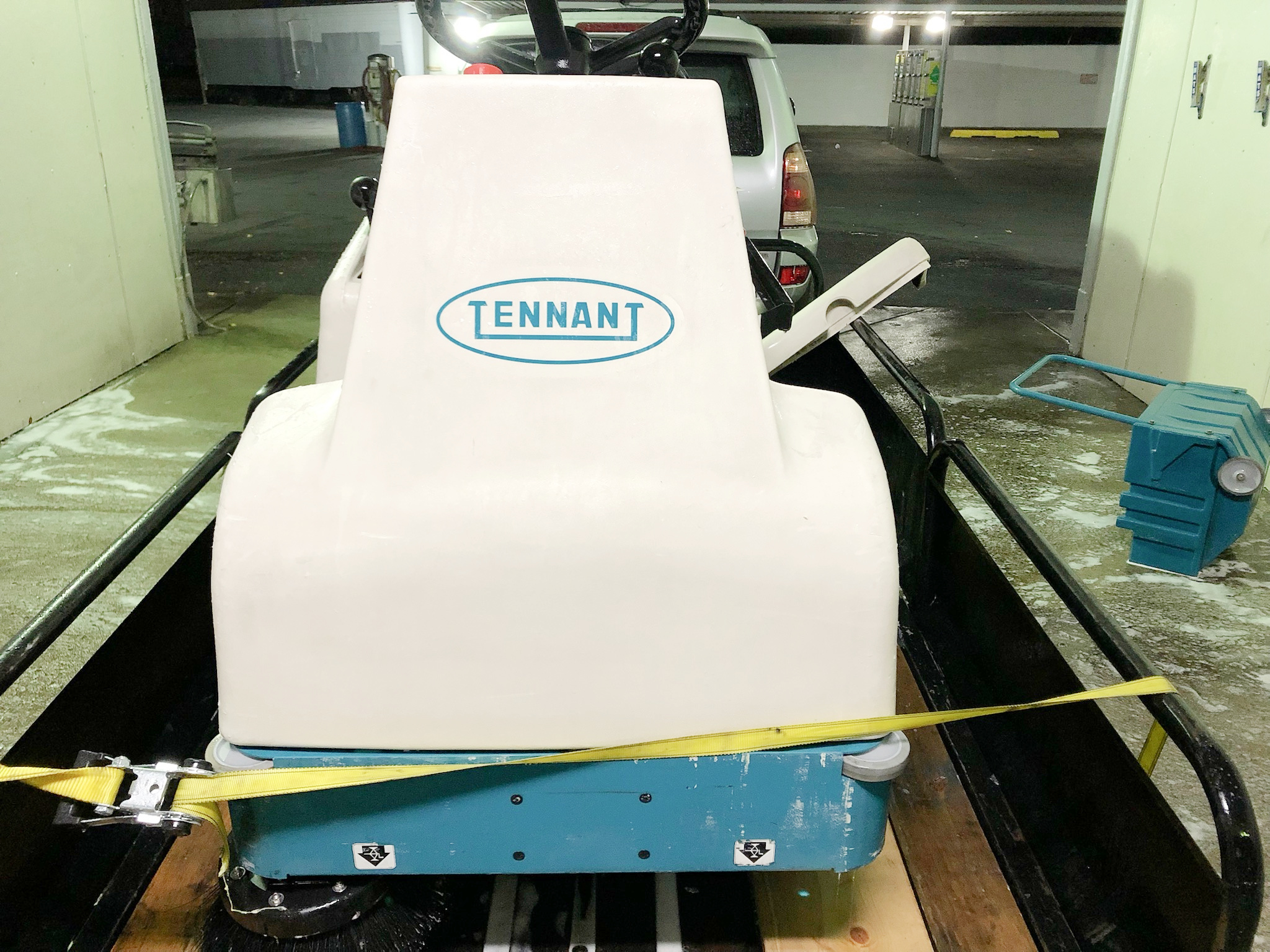 Tennant 6100 Floor Sub-Compact Battery Ride On Floor Sweeper (used) Item # UE-110921O (Utah)