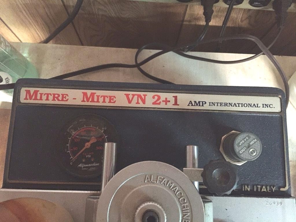 AMP International Mitre Mite VN2+1 Vnailer (used) UFE-2971