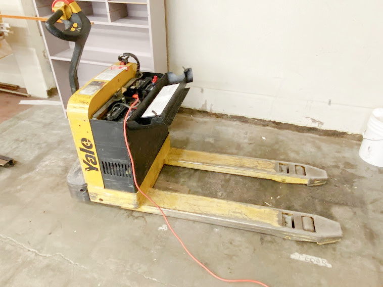 Equipment Lot: Fletcher ITW AMP U500 / VN4MP Programmable Vnailer / Joiner, Fletcher – Terry 3000 Multi Material Cutter, Panel Saw, Crown Forklift, Quickcorner Picture Frame Corner Protector Maker Machine, Yale Pallet Jack, Atlas Copco Air Compressor, Atlas Copco GX5 Air Compressor, Thumbnailer Router, Framing Vises, CTD D45 Double Miter Saw, Pistorius EMN-14 Double Miter Saw, Universal AW-180 / DY103 Double Miter Saw, Bulk Lot Moulding: ROMA, OMEGA, UNIVERSAL / ARQUATI, DECOR, Pistorius MN-300 Double Miter Saw, Guardian Floor Scale w/ Transcell Model TI-500E Indicator (Used) Item # UE-122321A (North Carolina)
