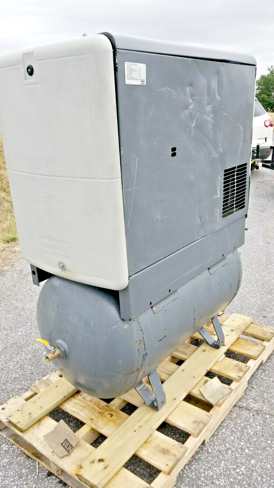 Atlas Copco GX7 Rotary Screw Air Compressor w/ Dryer Item # UGW-63  (South Carolina)