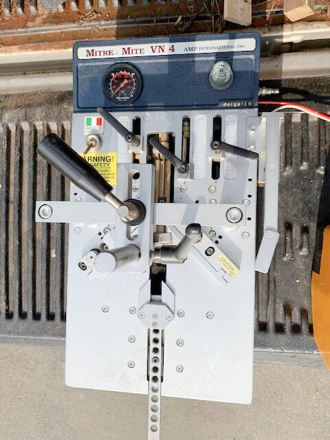 Alphamachine Minigraf 4 / ITW AMP VN4 Vnailer (used) Item # UE-090921B (Georgia)