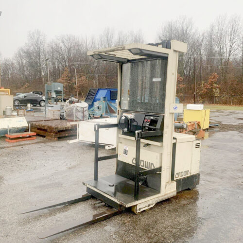 Crown Electric Order Picker Forklift (used) Item # UE-070622B(Ohio)