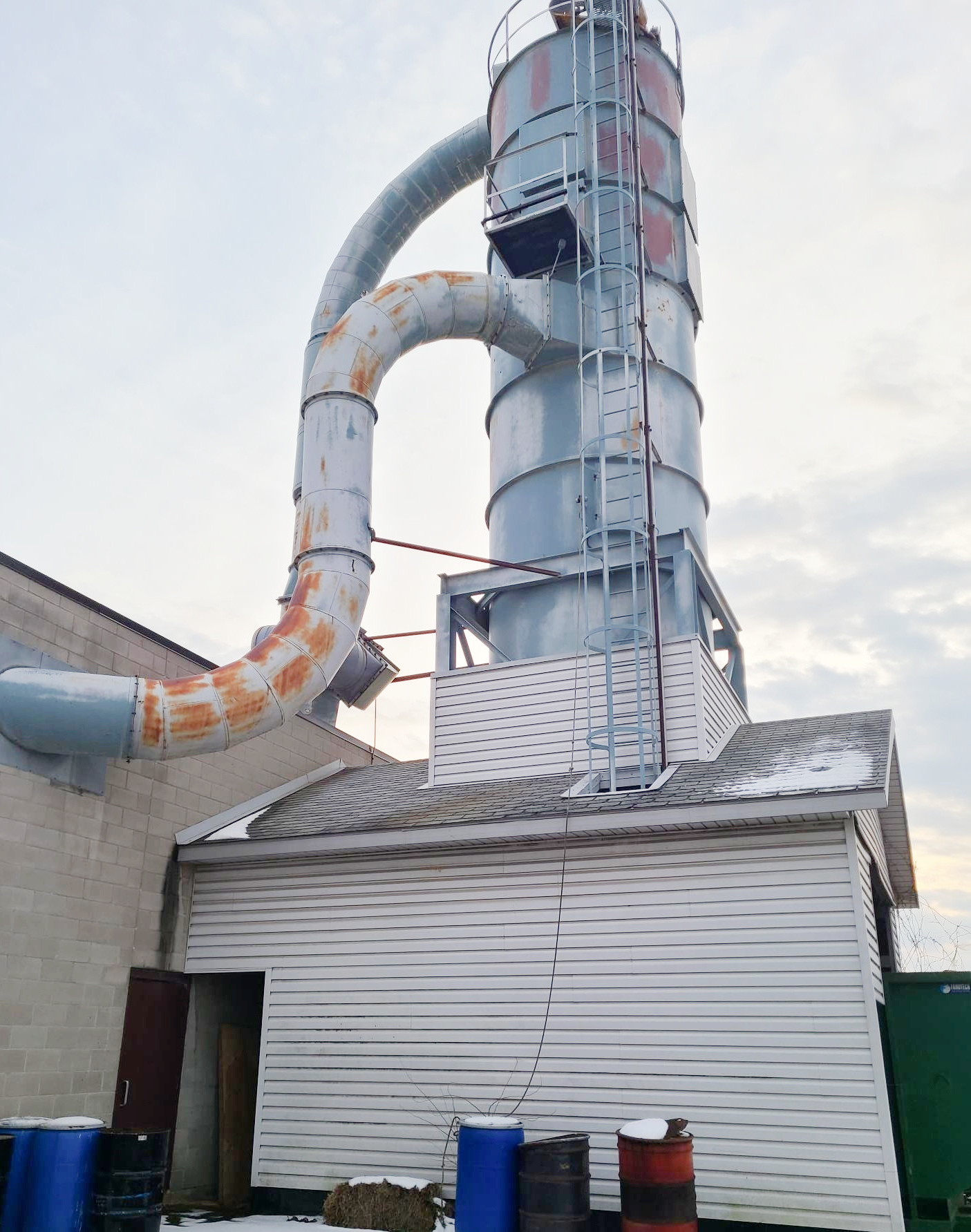 100 HP Outdoor Dust Collection System (used) Item # UE-052522F (Michigan)