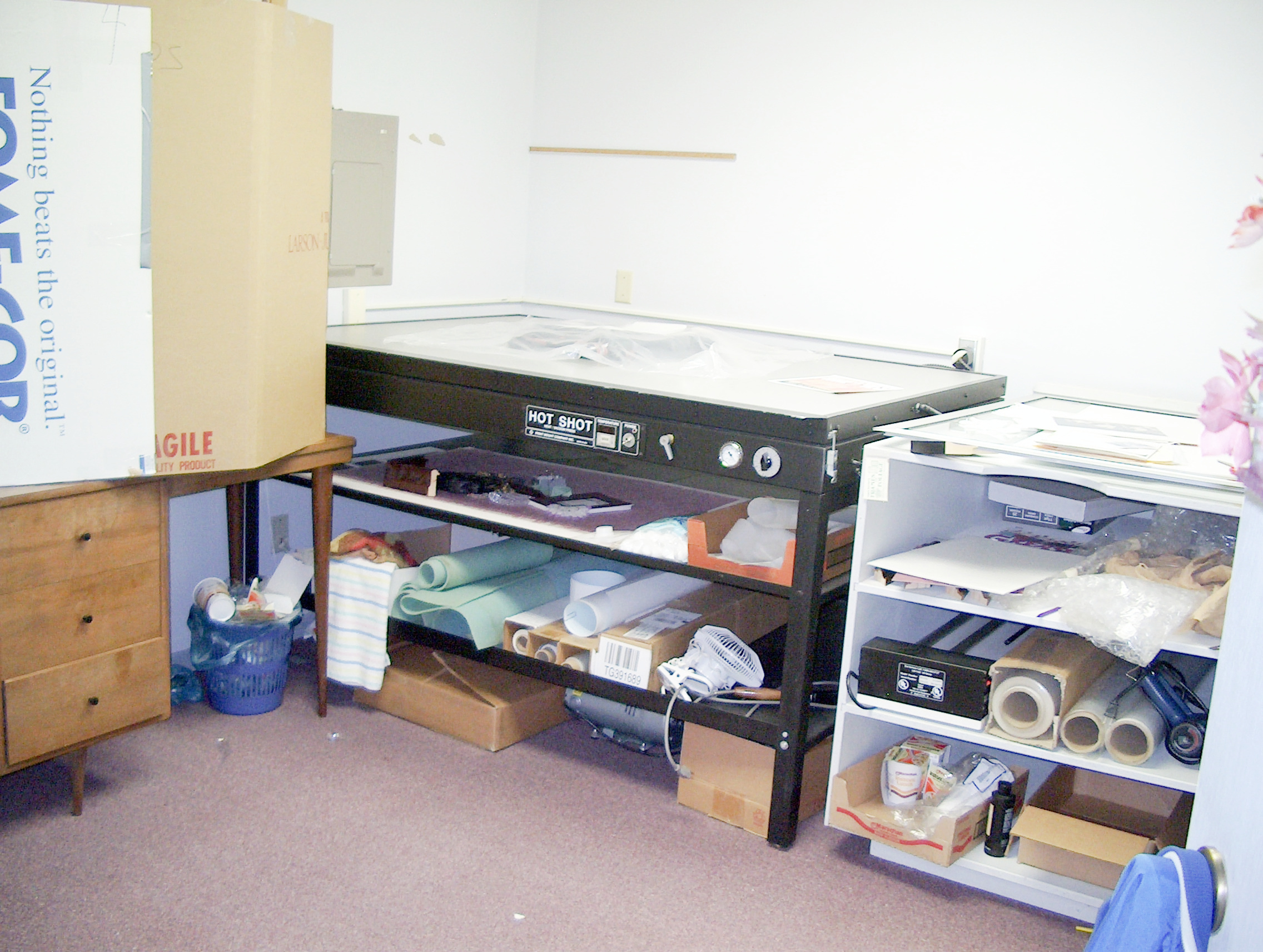 Equipment Lot: Print Mount Hot Shot Vacuum Press, Fletcher 3000 Cutter & Supplies (used) Item # UE-091922D (Minnesota)
