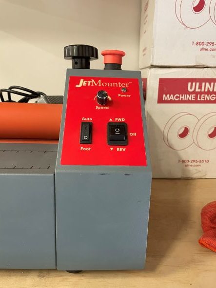 Equipment Lot: ITW Amp Mitre Disc Sander, Drytac JetMounter Series JM26 Motorized Table-Top Laminator, Keencut Evolution E2 104″ Precision Cutter, ShopFox Model W1687 3hp dust collector (Used) Item # UE-121222D