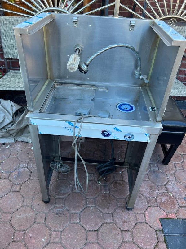 Equipment Lot: Daeyang DY-SW-06 Commercial Automatic Shoe Washer & Daeyang Commercial Shoe Sterilizer Dryer (Used) Item # UE-112923B