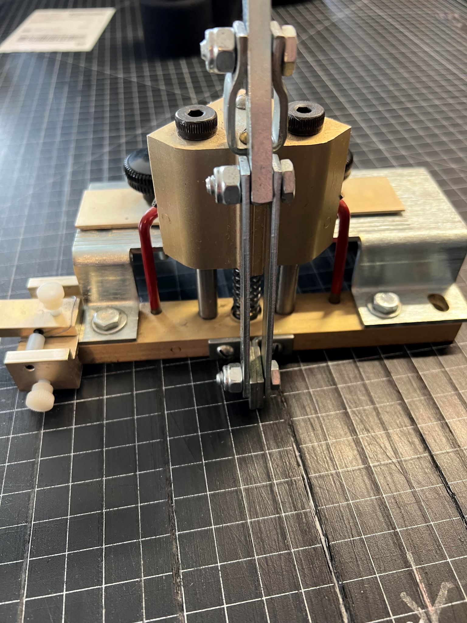 Equipment Lot: D&K Expression ( Vacuseal / Bienfang ) 4468H Vacuum Heat Press, Fletcher 2200 60″ Mat Cutter, FrameSquare Fillet cutter & ITW AMP MiniMitre Fillet Cutter (Used) Item # UE-012624A