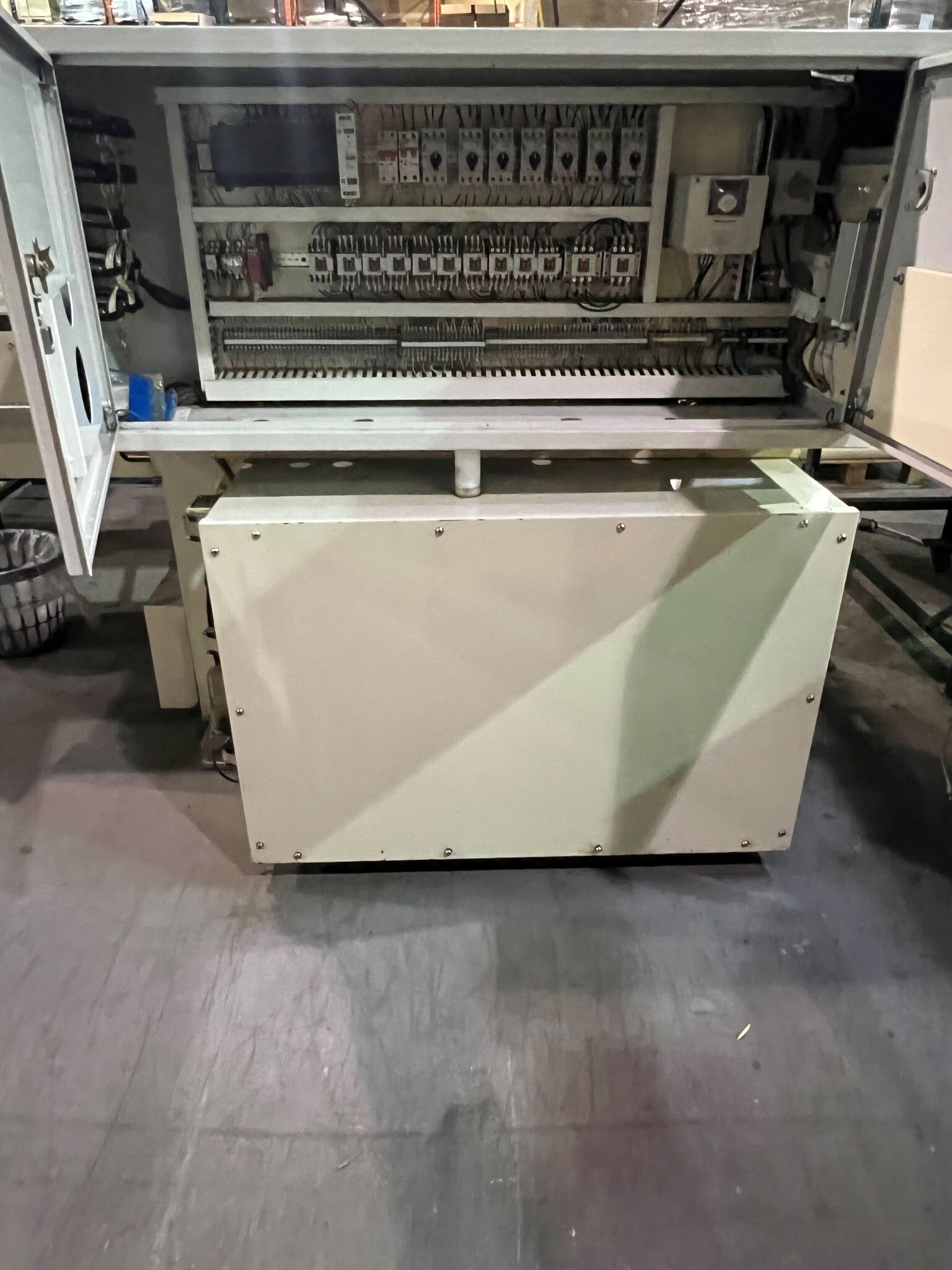 Equipment Lot: Diecut Goldline 1300 Platen Die Cutter, Shenzhen Kinsda Packaging Machinery Roll Stand, & Beck 55″ Sheeter (Used) Item # UE-020124A