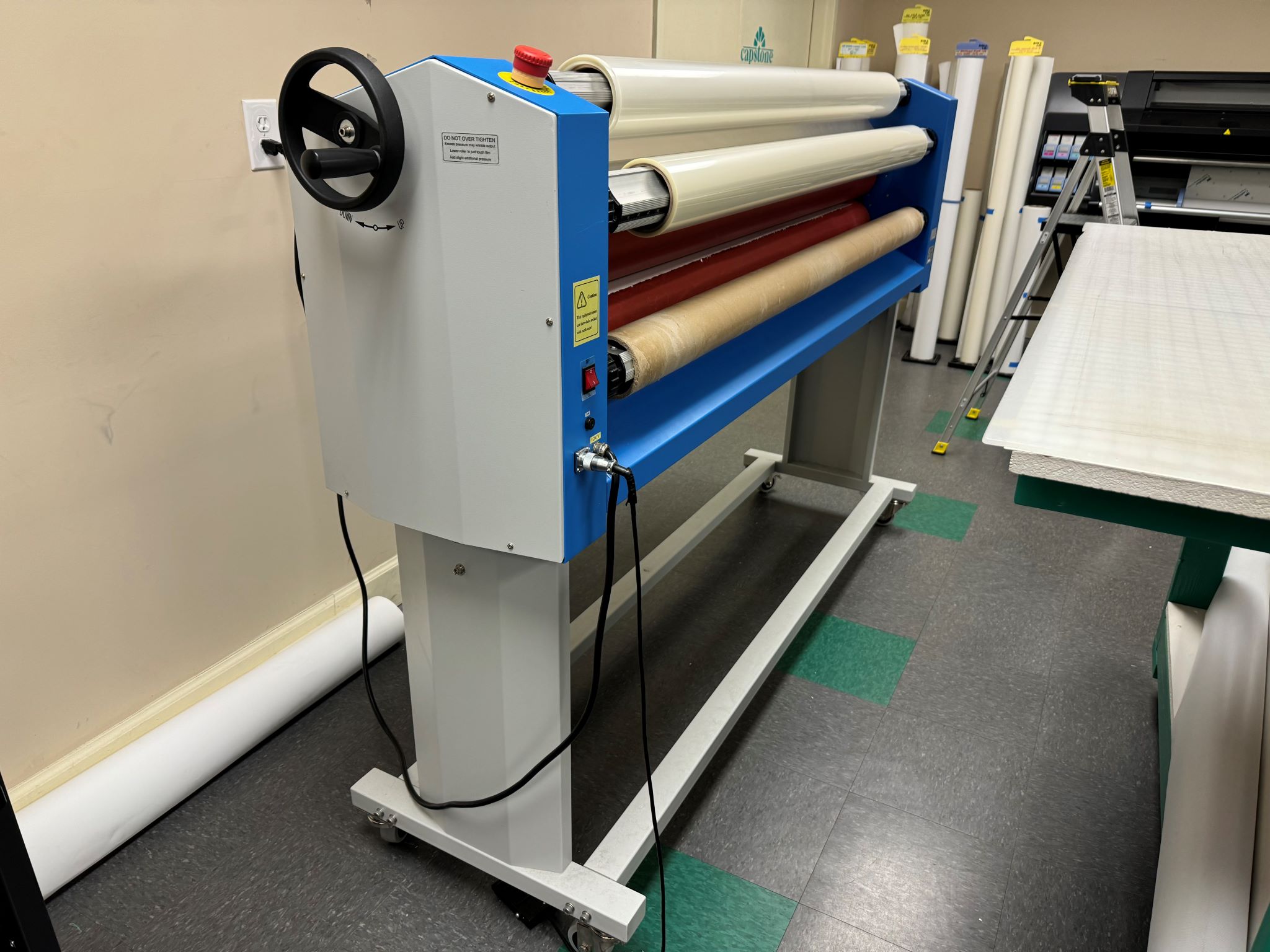 Equipment Lot: HP 365 Latex 64″ Large Format Color Printer, Graphtec FC8600-160 64″ Cutter / Cutting Plotter, & GFP 363TH Top Heat 63″ Wide Format Roll Laminator w/ Stand (Used) Item # UE-030824B