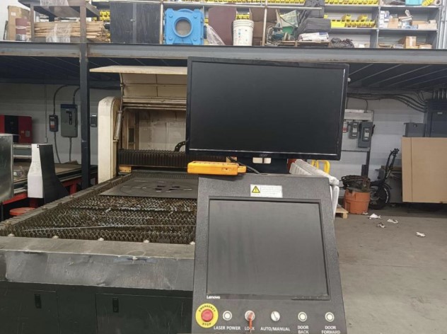 Bescutter Space Saver Series 3000W Fiber Laser Cutting Machine (Used) Item # UE-090624A