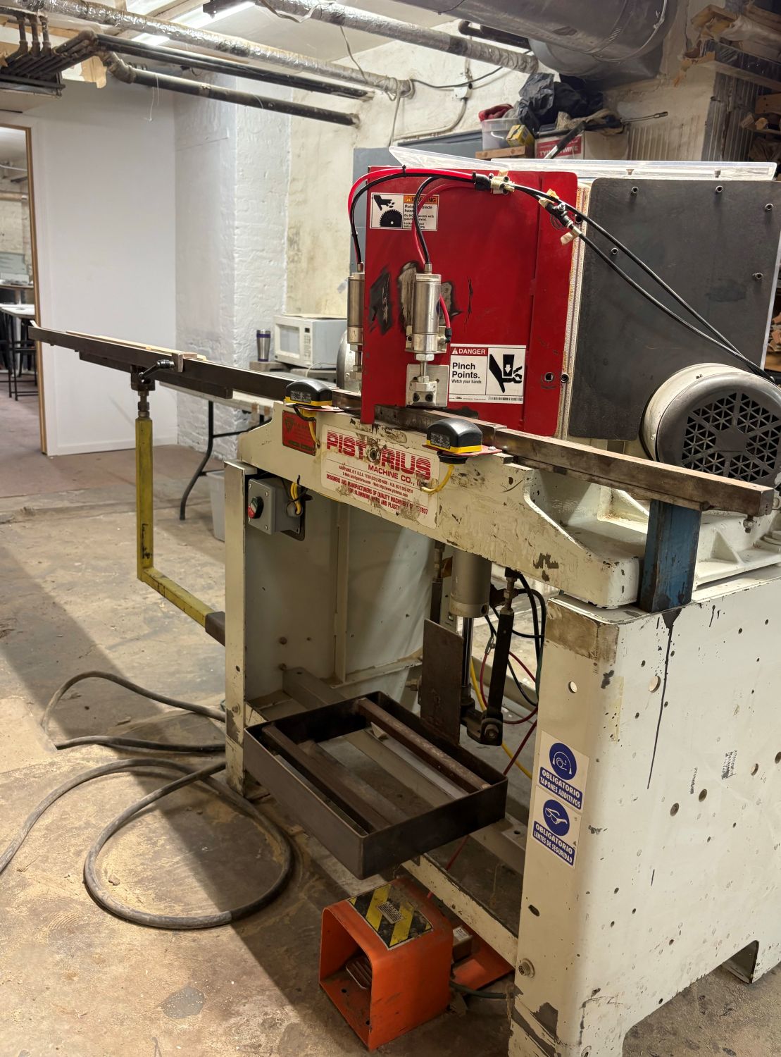 Pistorius MN-200 Double Miter Saw (Used) Item # UE-120524B