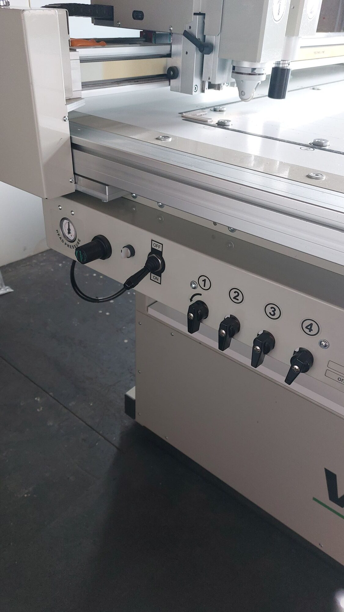 Valiani Maximus 160 V – Vacuum Assisted CMC – Computerized Mat Cutter (Used) Item # UE-120824B