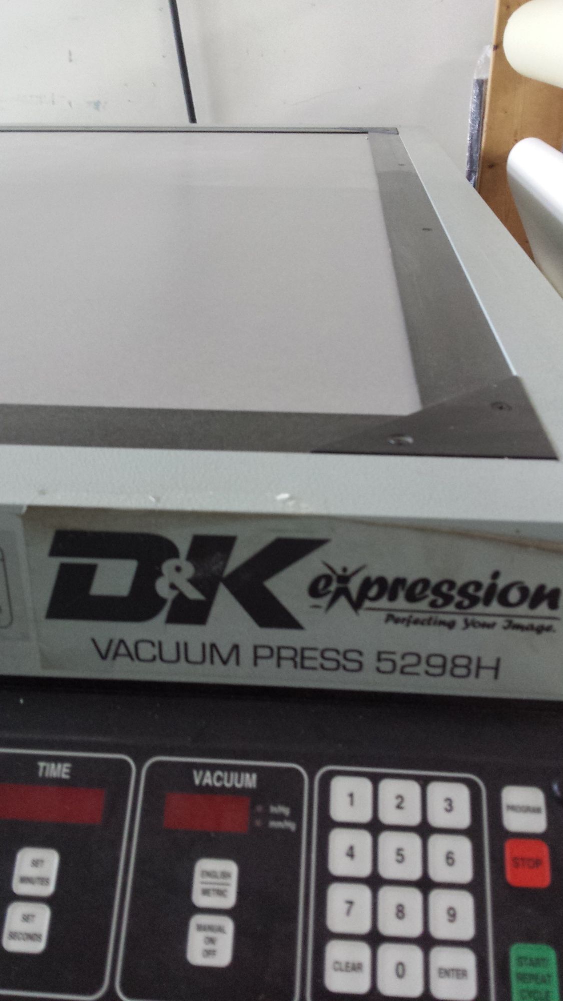 D&K Expression (Vacuseal Bienfang) 5298H Vacuum Press (Used) Item # UE-121124K