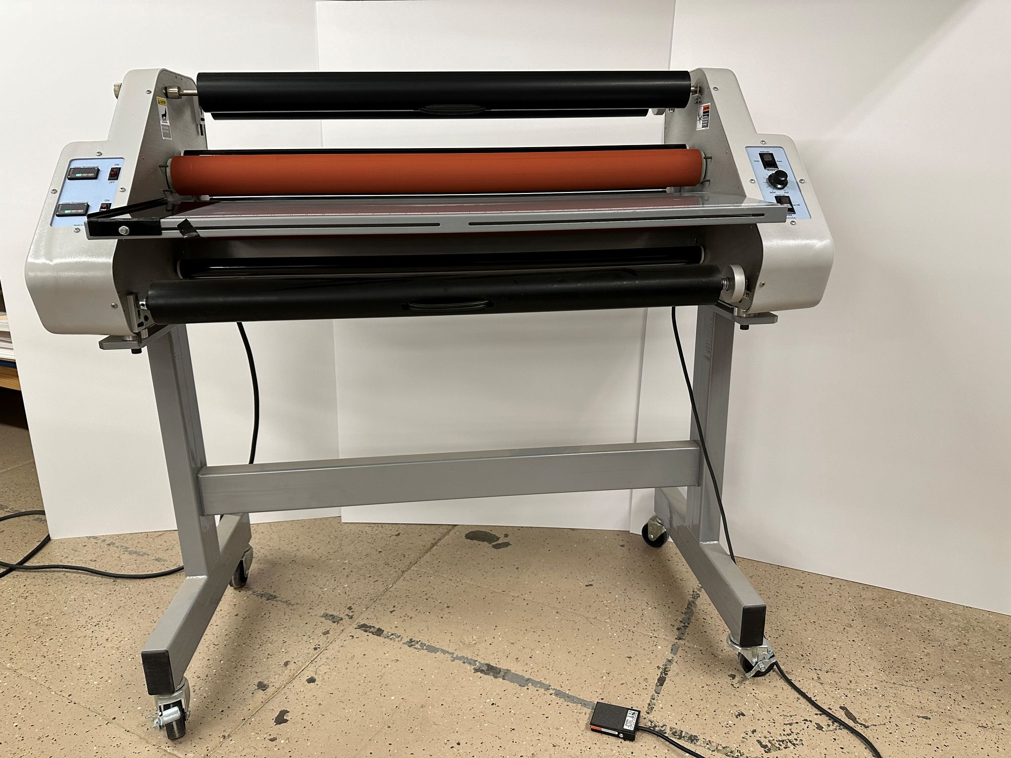 D&K Expression® 42+ Wide Format Laminator (Used) Item # UE-122024F