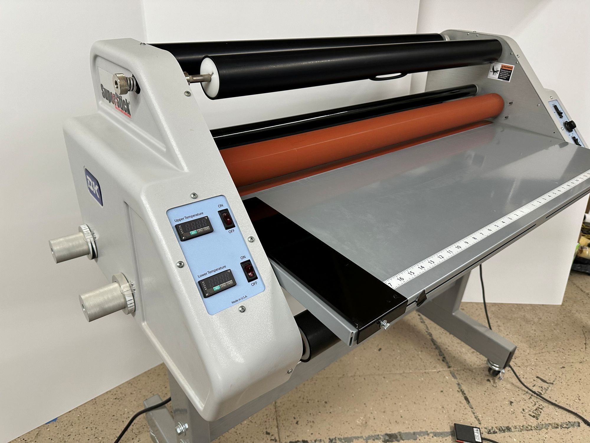 D&K Expression® 42+ Wide Format Laminator (Used) Item # UE-122024F