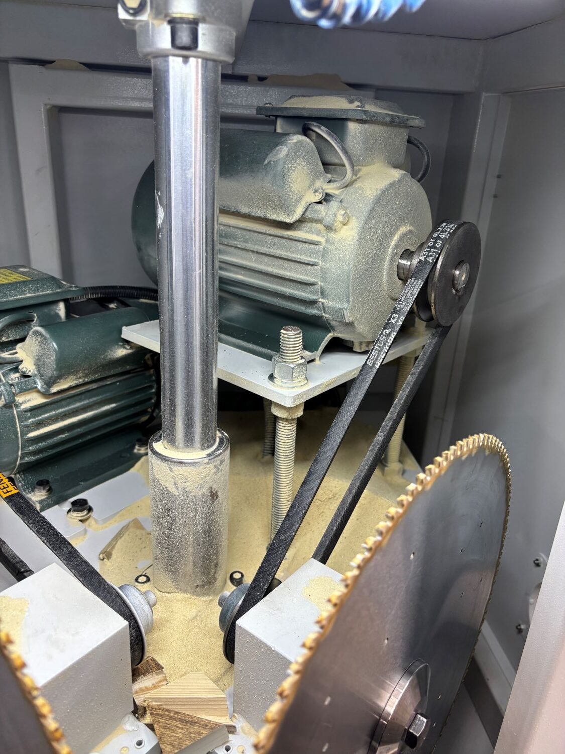 JSI Double Miter Saw w/ Digital Readout Measuring Scale (Used) Item # UE-011625B
