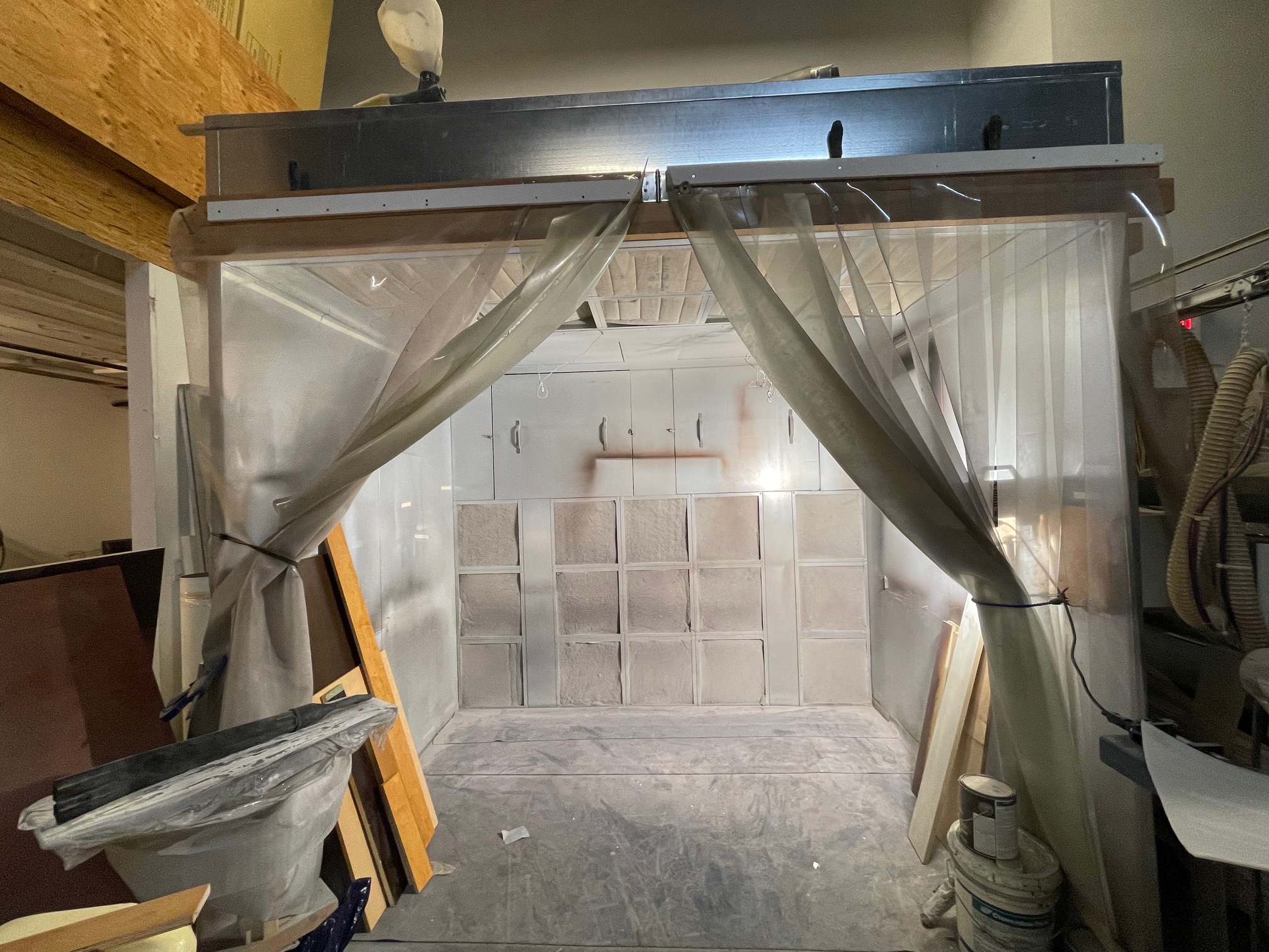 Equipment Lot: Spray Paint, Dust Collectors, Moulder, Saw, and Planer (Used) Item # UE-022425F