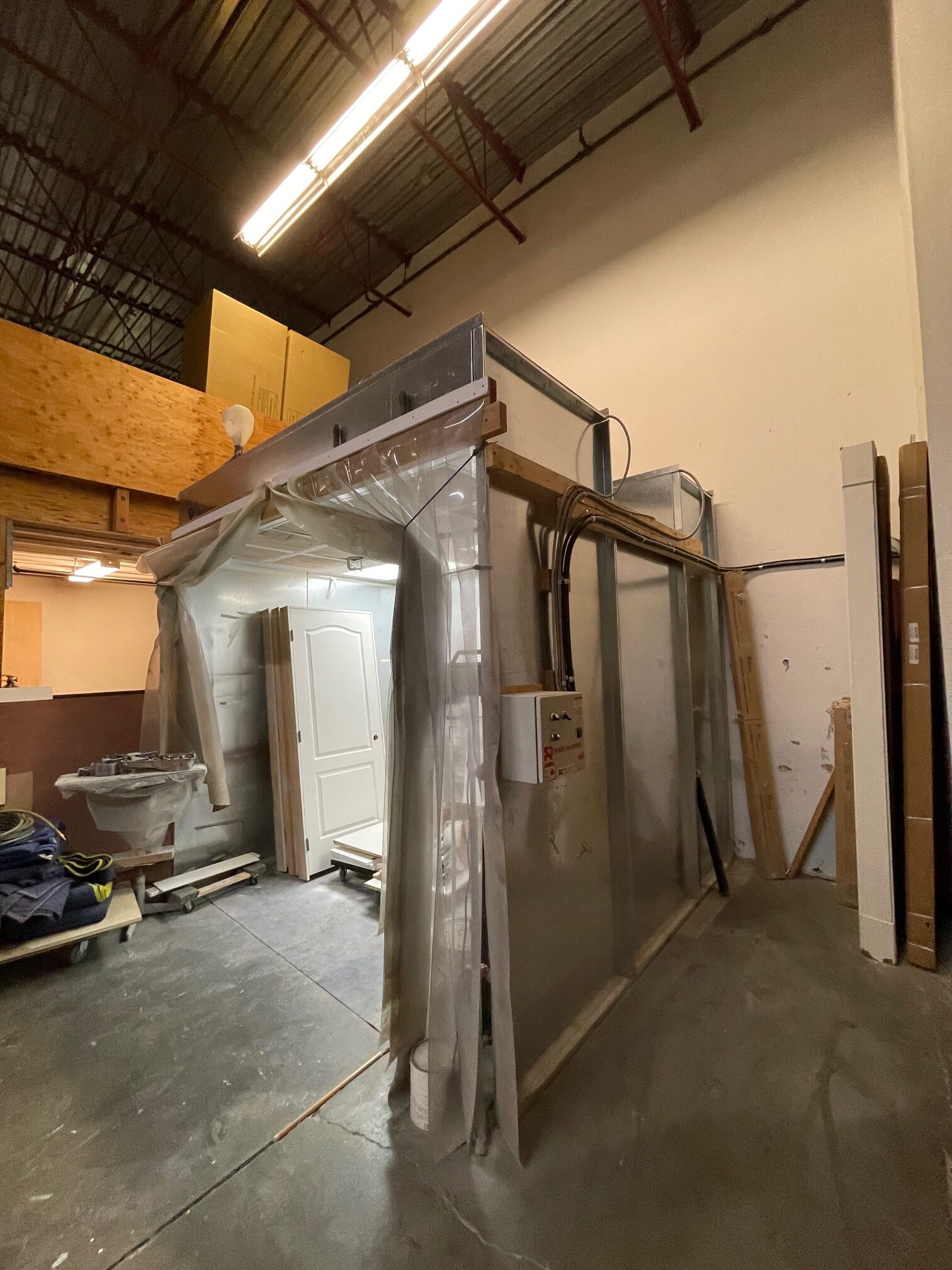 Equipment Lot: Spray Paint, Dust Collectors, Moulder, Saw, and Planer (Used) Item # UE-022425F