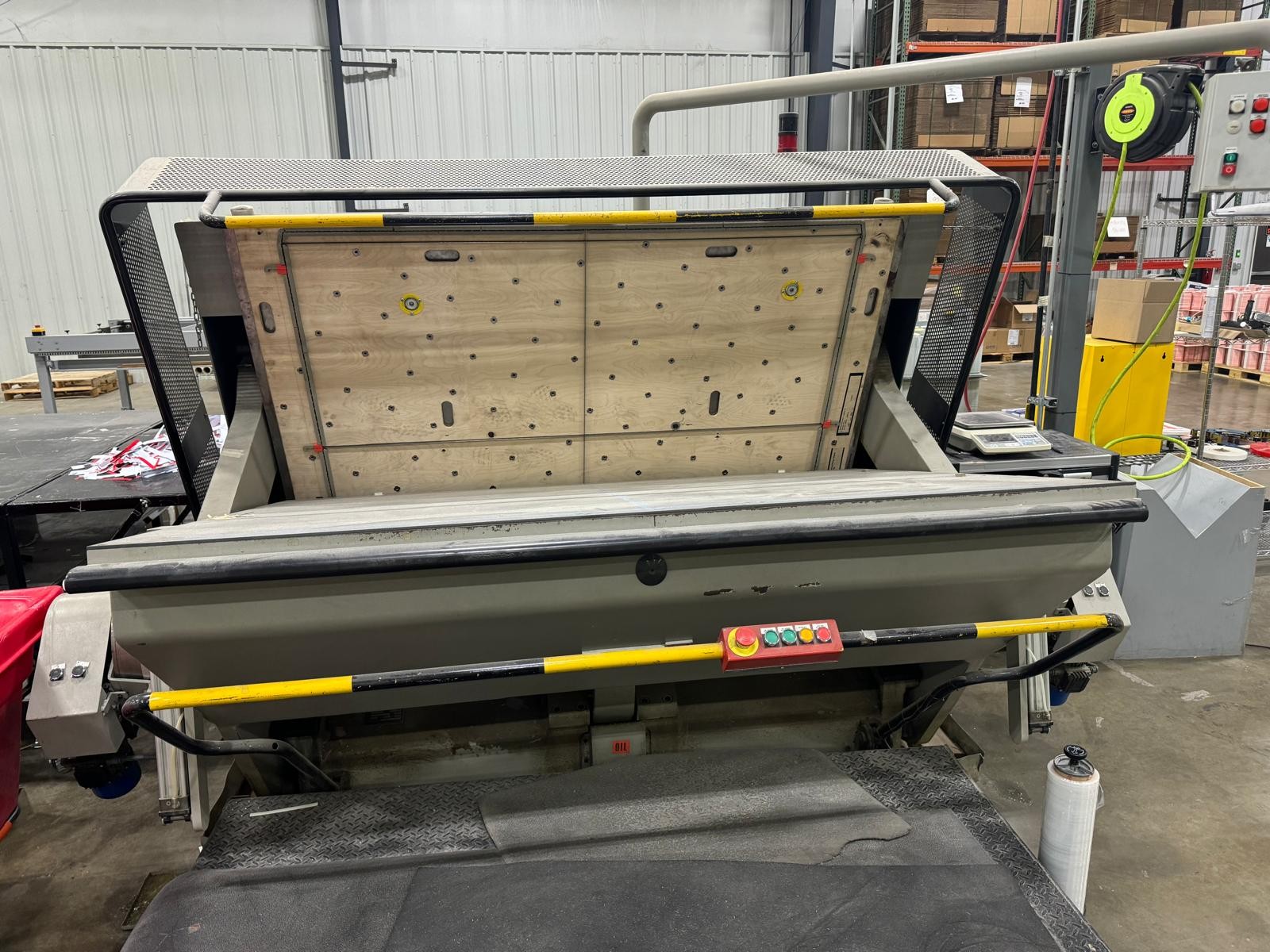 Cauhe Model VIC 59″ x 78″ Clamshell Die Cutter (Used) Item # UE-031125A