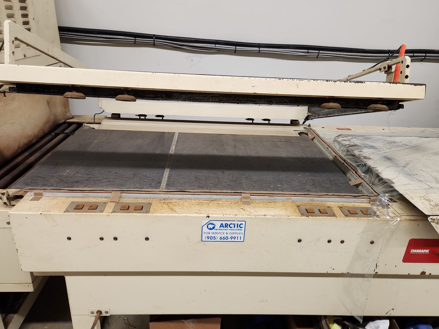 Damark 37″ Shrink Packaging Heat Tunnel and L-Bar Sealer with Conveyor (Used) Item # UE-040825G
