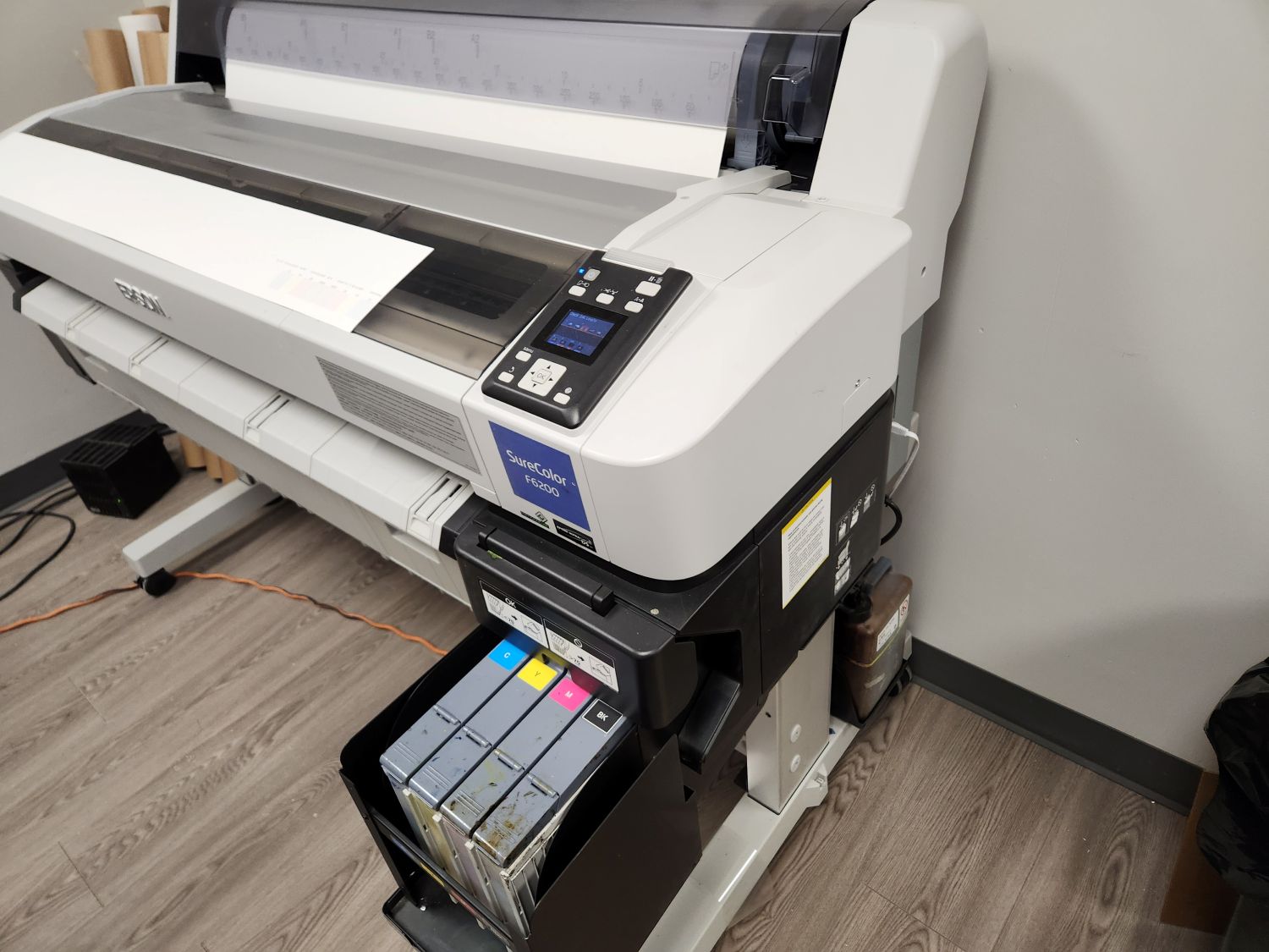 Epson SureColor F6200 44″ Dye-Sublimation Printer (Used) Item # UE-040925A