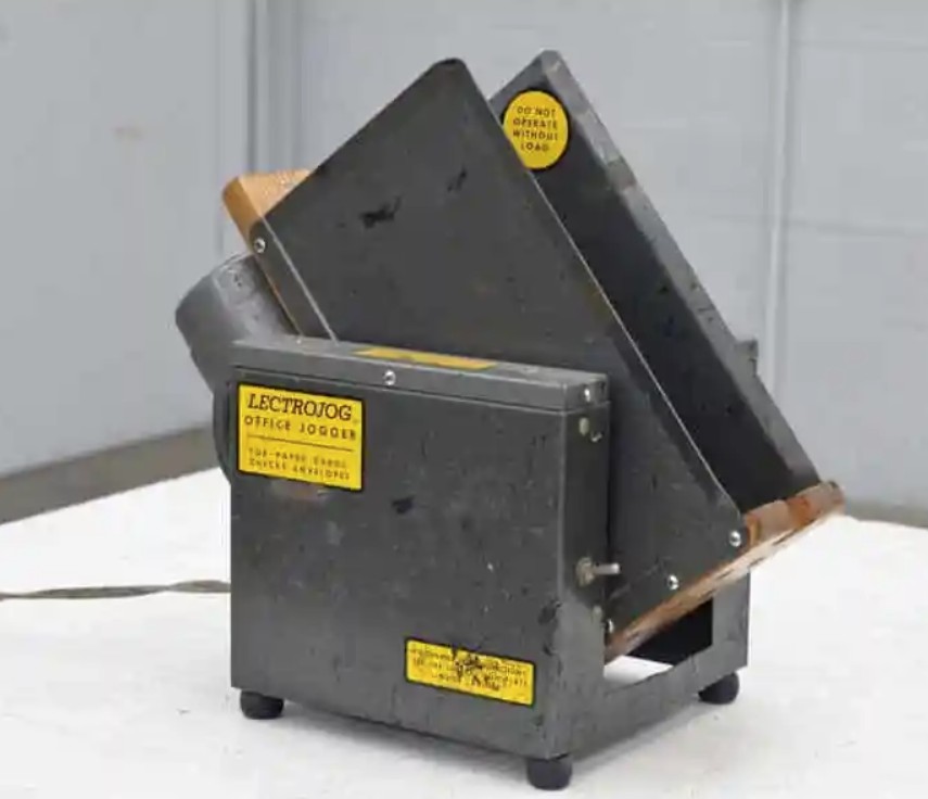 LECTROJOG 775 Table Top Paper Jogger (Used) Item # UE-052225A