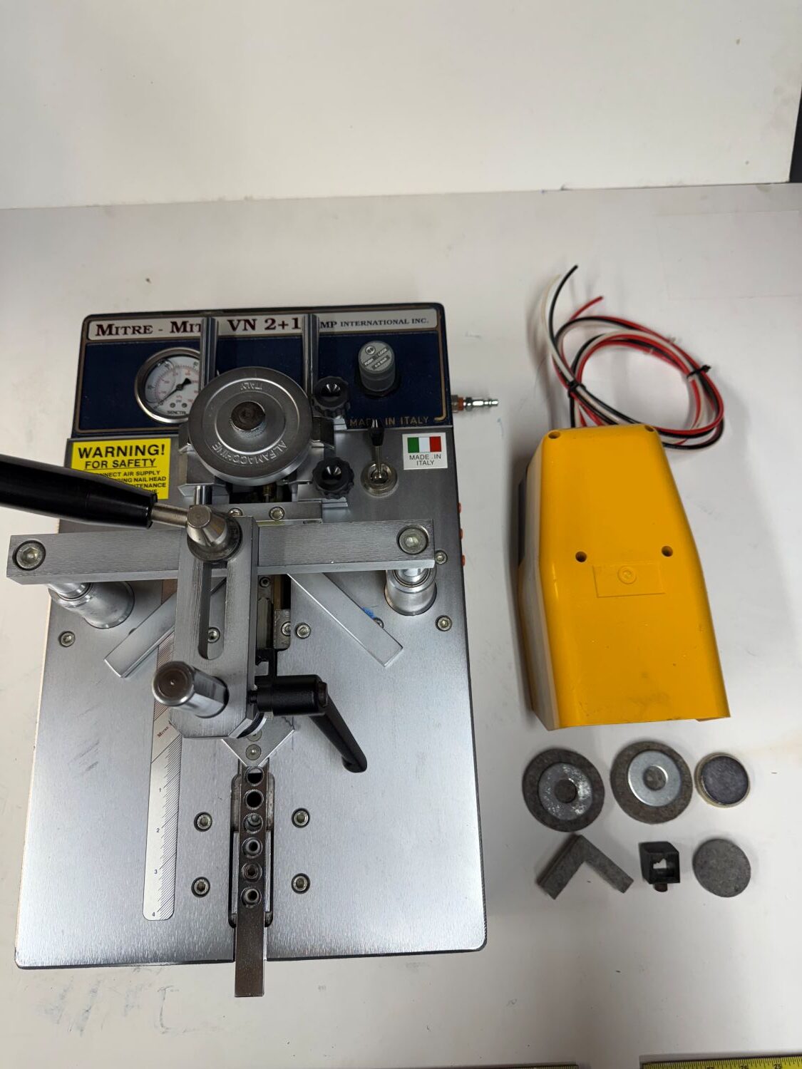 ITW AMP / AMP International VN2+1 ( AMP U300 ) Frame Joiner Underpinner (Used) Item # UE-070225D
