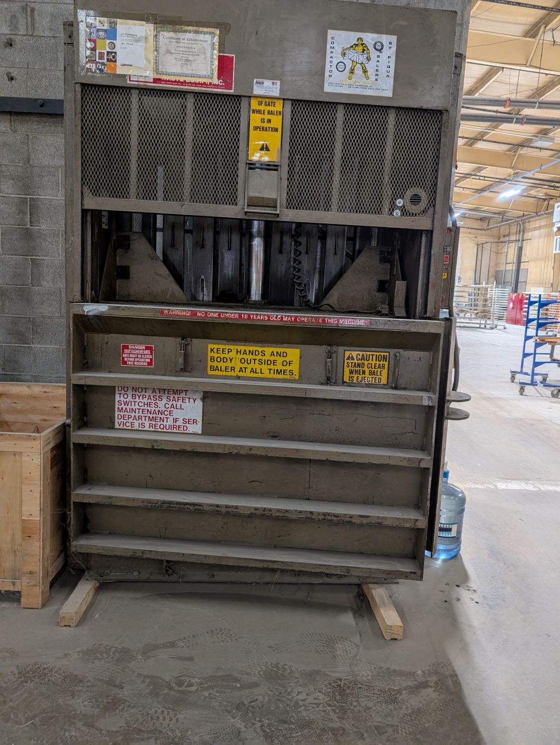 Piqua Model 4830 Vertical Hydraulic Recycling Compactor Baler (Used) Item # UE-081925A