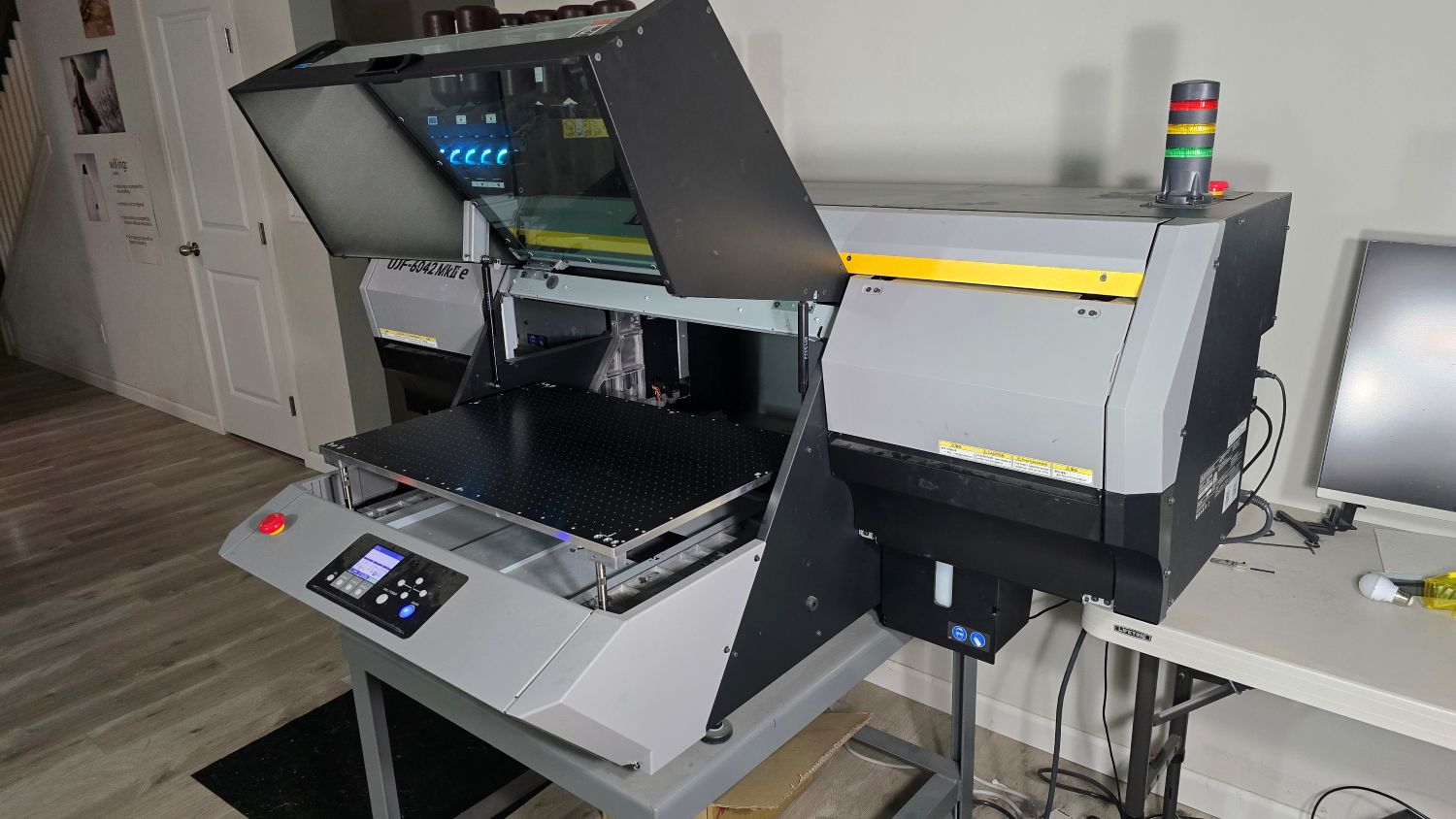 Mimaki UJF-6042MkII-e Flatbed Printer (Used) Item # UE-100125A