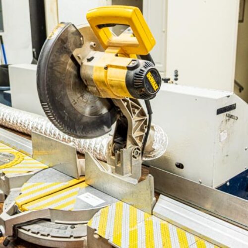 Dewalt Mitre Saw with Phaedra Scales (Used) Item # UE-111125C