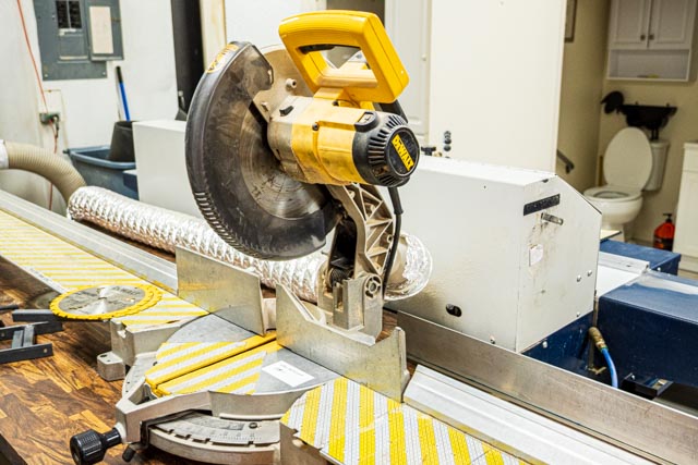 Dewalt Mitre Saw with Phaedra Scales (Used) Item # UE-111125C