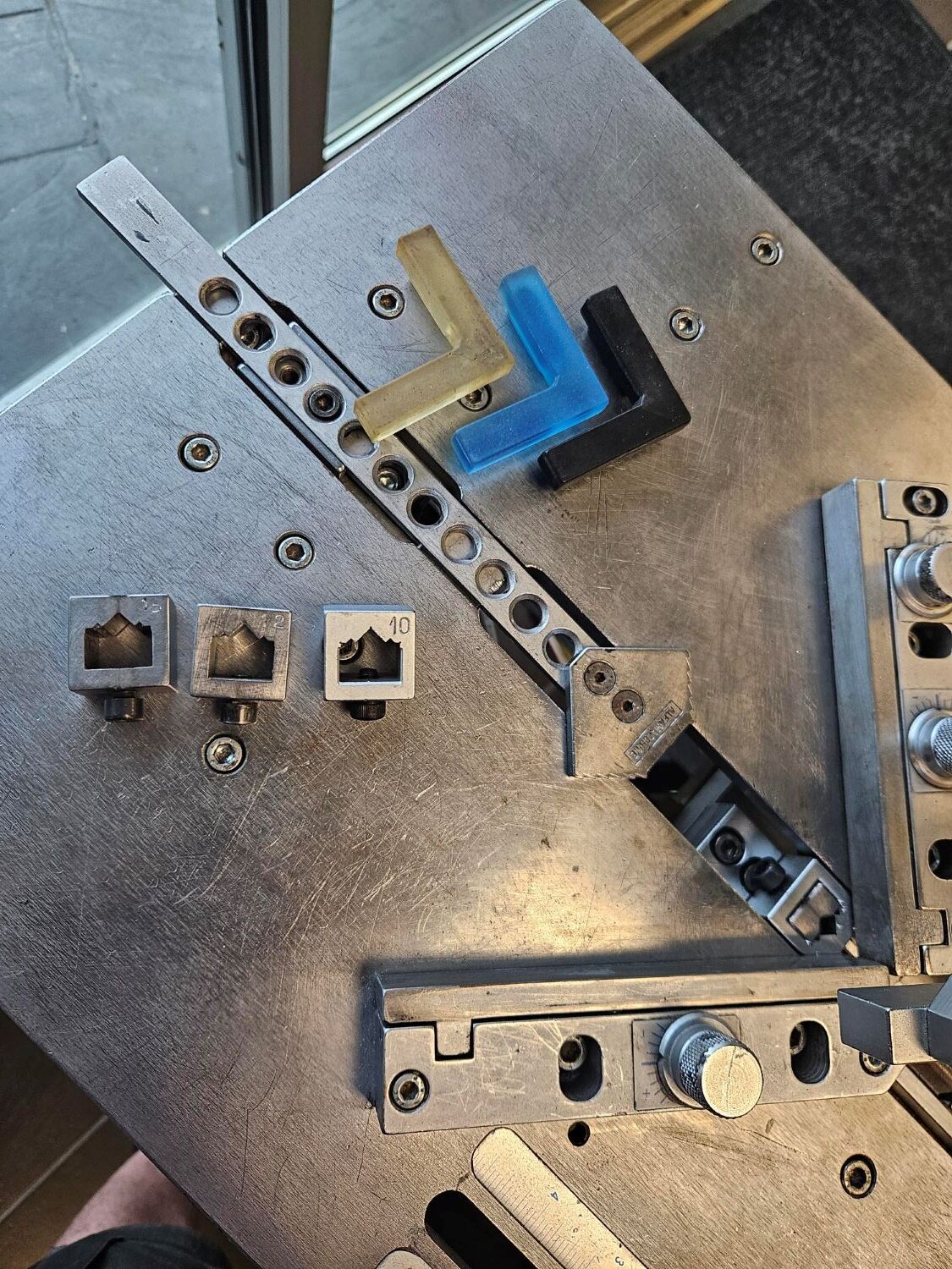 ITW AMP VN42 Frame Joiner / Underpinner (Used) Item # UE-111925D