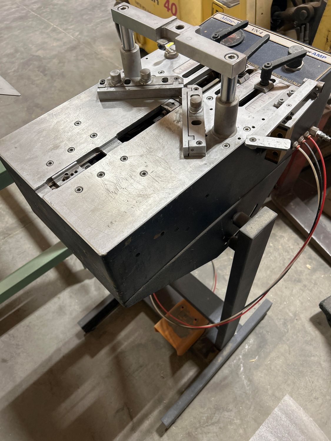 ITW AMP VN4 Pneumatic Frame Joiner / Underpinner (Used) Item # UE-112025D