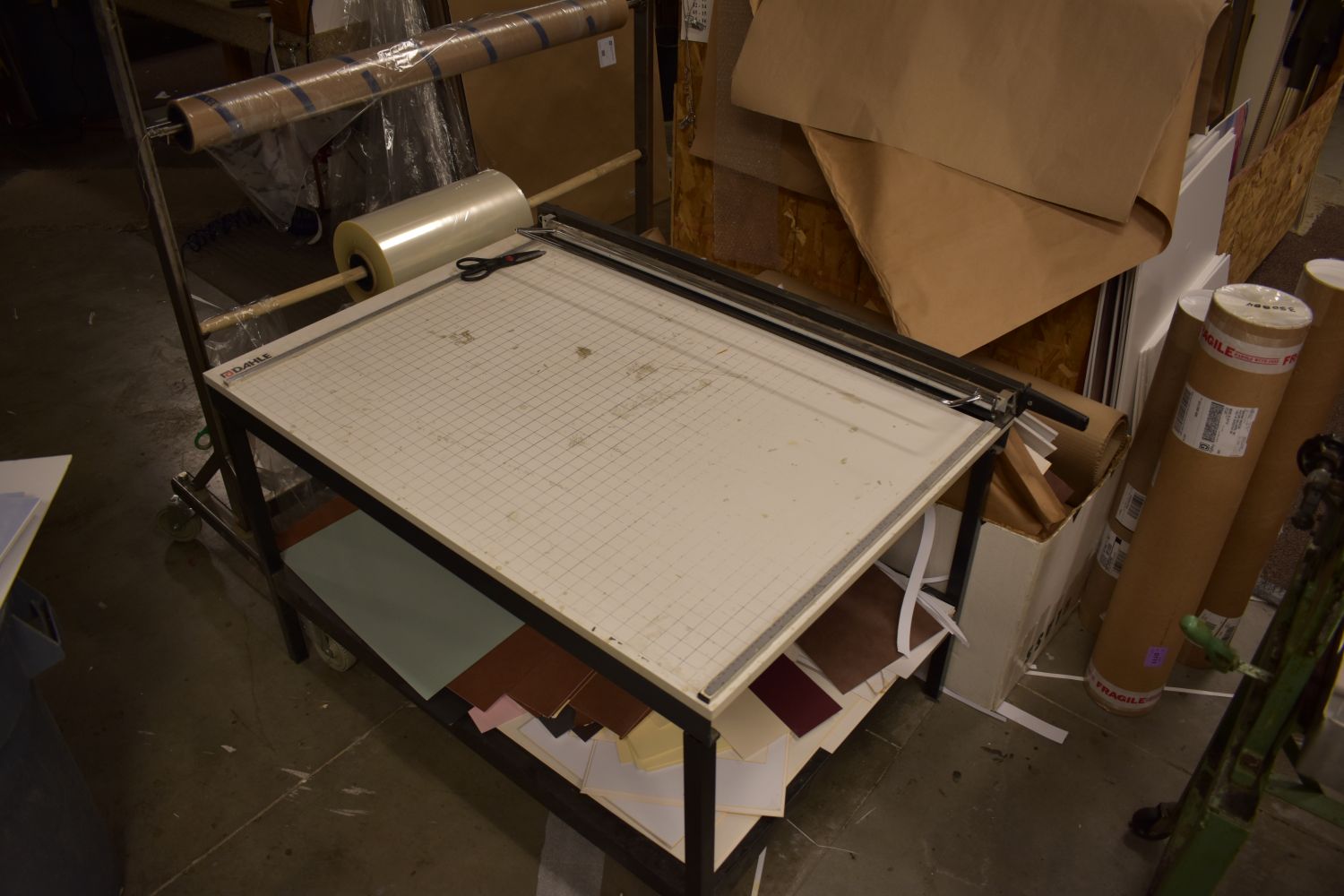 Dahle 30″ X 40″ Paper Cutting Table (Used) Item # UE-112525I