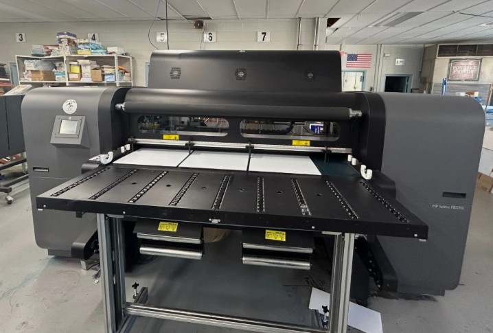 HP Scitex FB550 Flatbed 64″ Hybrid Printer w/ Roll to Roll & White Ink Options (Used) Item # UE-120825A