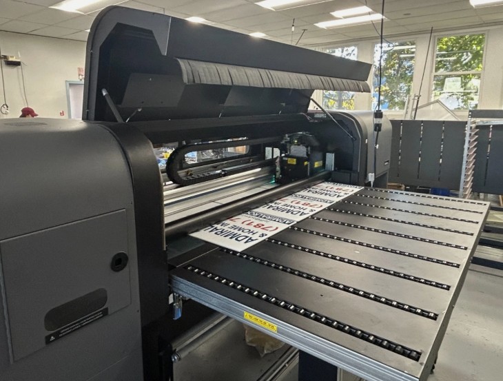 HP Scitex FB550 Flatbed 64″ Hybrid Printer w/ Roll to Roll & White Ink Options (Used) Item # UE-120825A